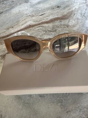 DEZI Charge It Women’s Beige Cat-Eye Sunglasses - Chic UV Protection
